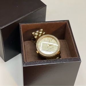 Selling original MichaelKors watch - gold